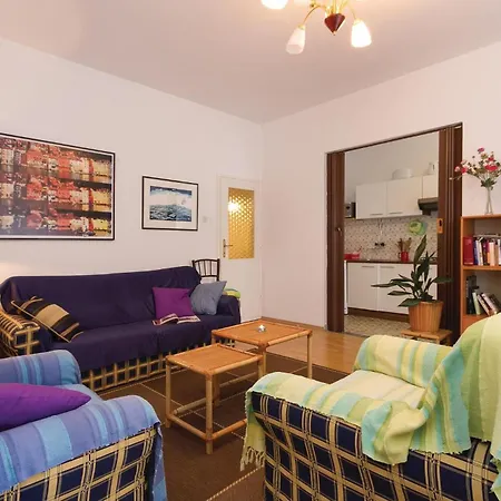 2 Bedroom Cozy In Rovinj