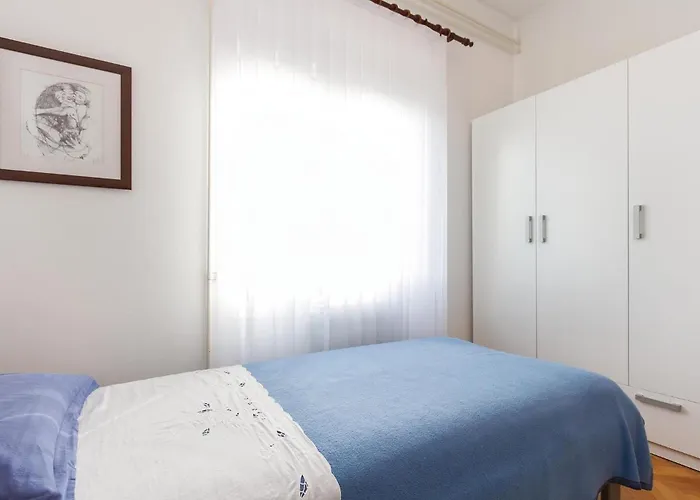 2 Bedroom Lovely In Lejlighed Rovinj
